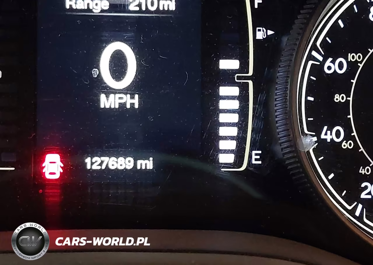 2018 Jeep Cherokee Latitude Plus 4X4 VIN:1C4PJMLB7JD541329 - 7