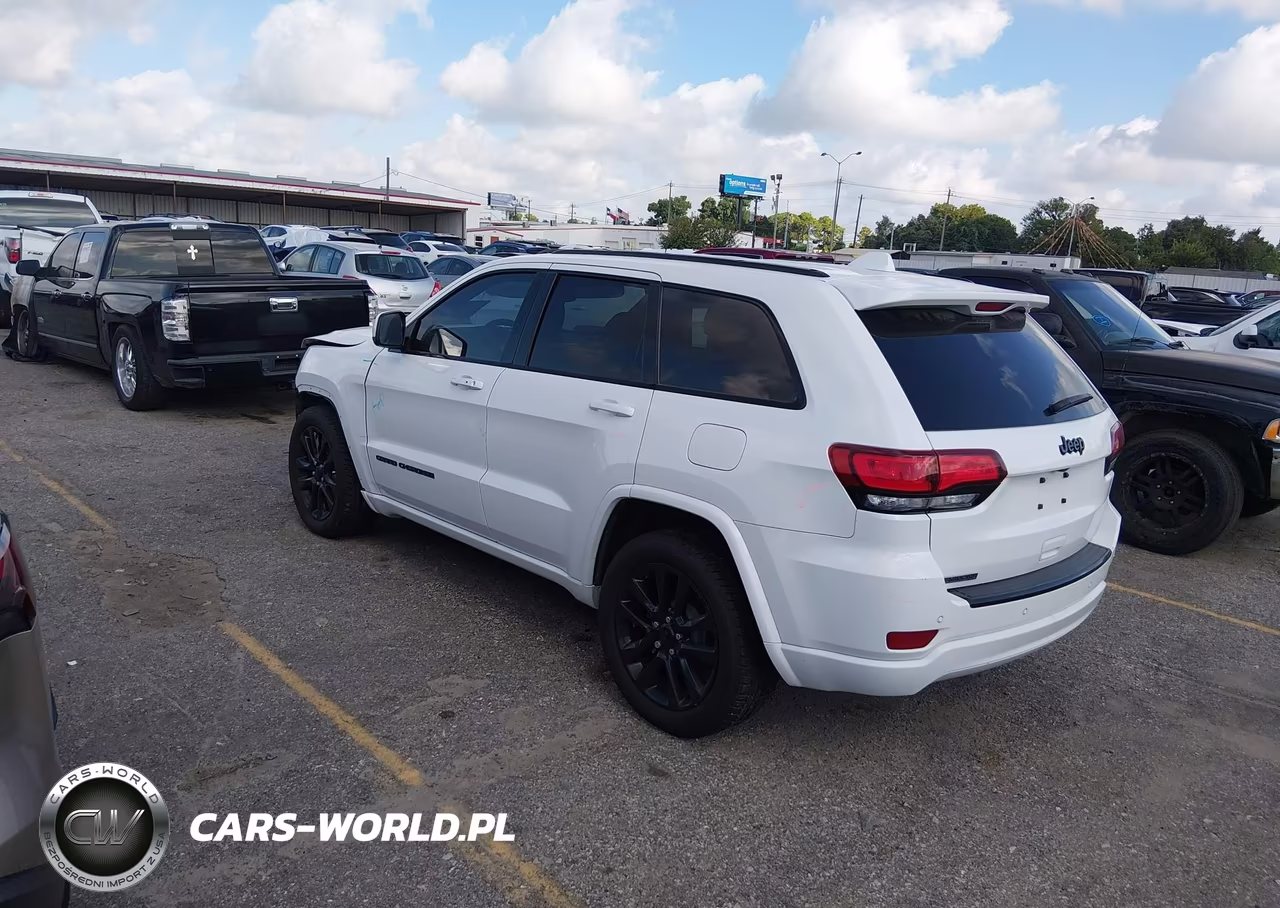 2018 Jeep Grand Cherokee Altitude 4X2 VIN:1C4RJEAG3JC394641 - 3