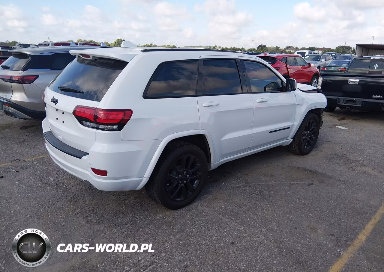 2018 Jeep Grand Cherokee Altitude 4X2 VIN:1C4RJEAG3JC394641 - 4