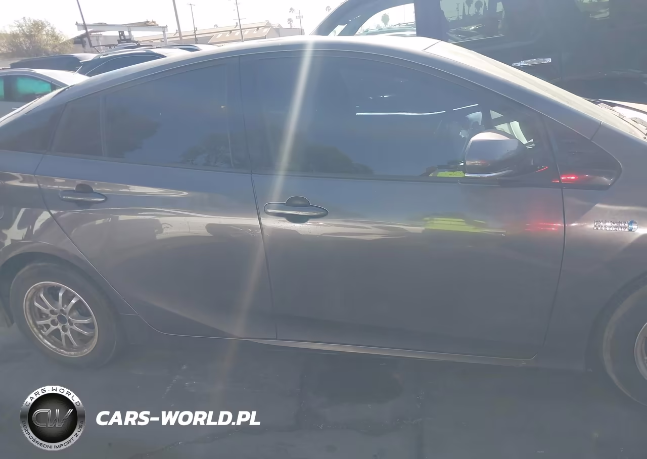 2018 Toyota Prius Prime Premium VIN:JTDKARFP0J3104647 - 12