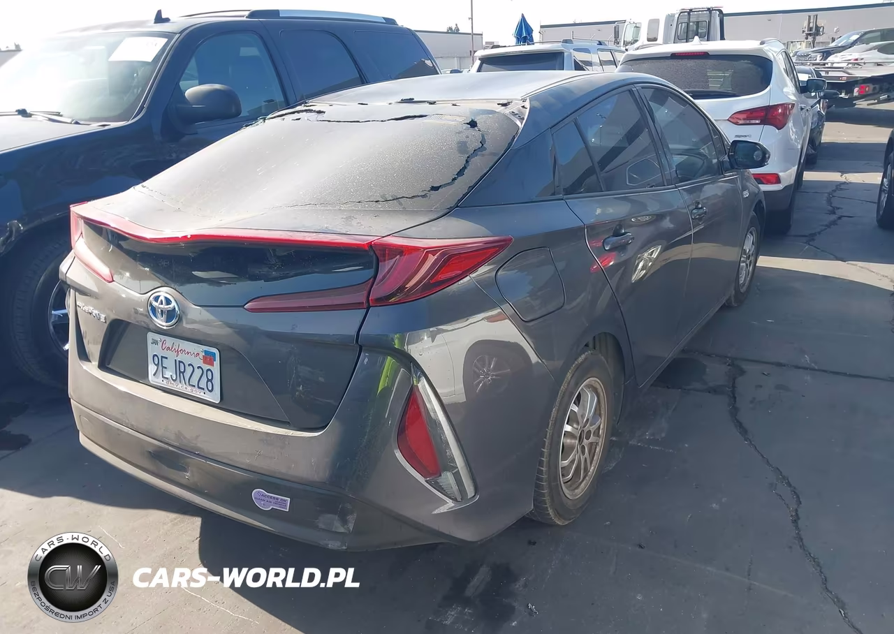 2018 Toyota Prius Prime Premium VIN:JTDKARFP0J3104647 - 4