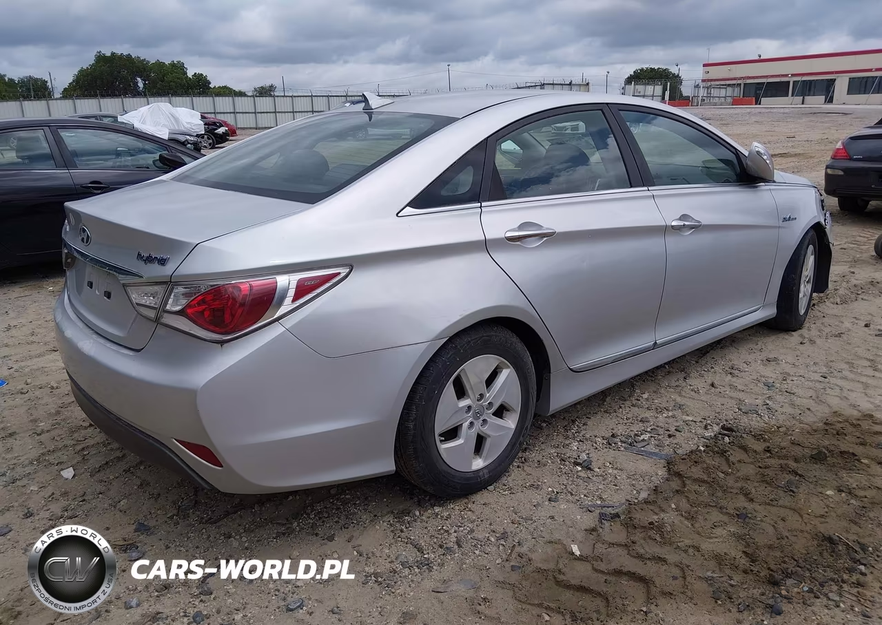 2011 Hyundai Sonata Hybrid VIN:KMHEC4A41BA002418 - 4