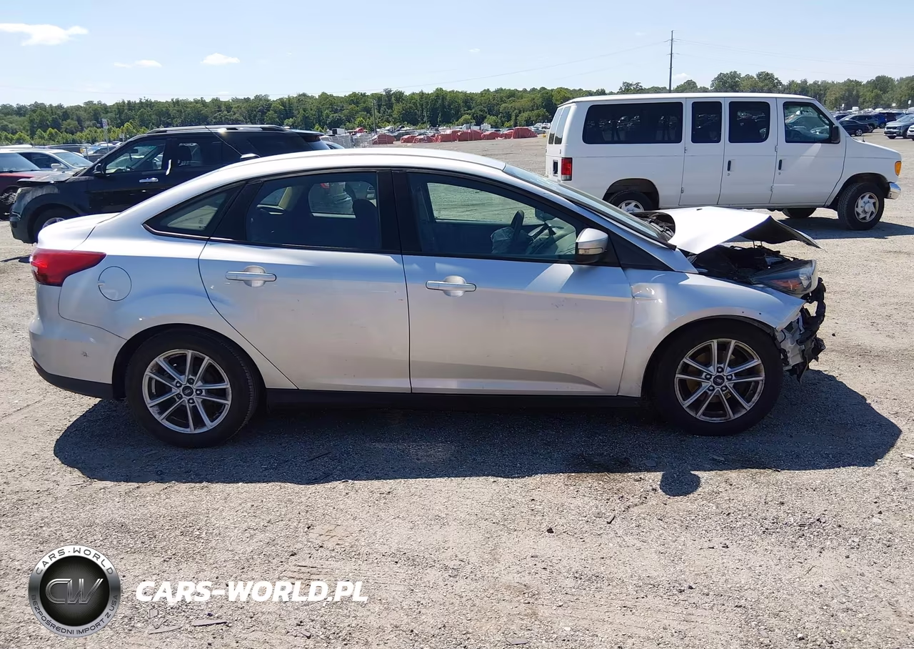 2015 Ford Focus Se VIN:1FADP3F28FL329792 - 13