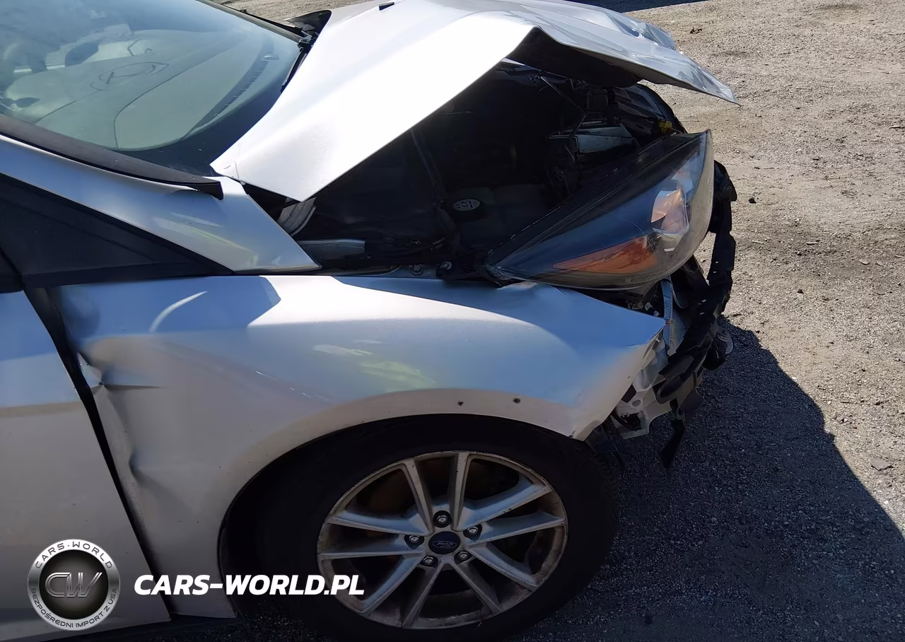 2015 Ford Focus Se VIN:1FADP3F28FL329792 - 6
