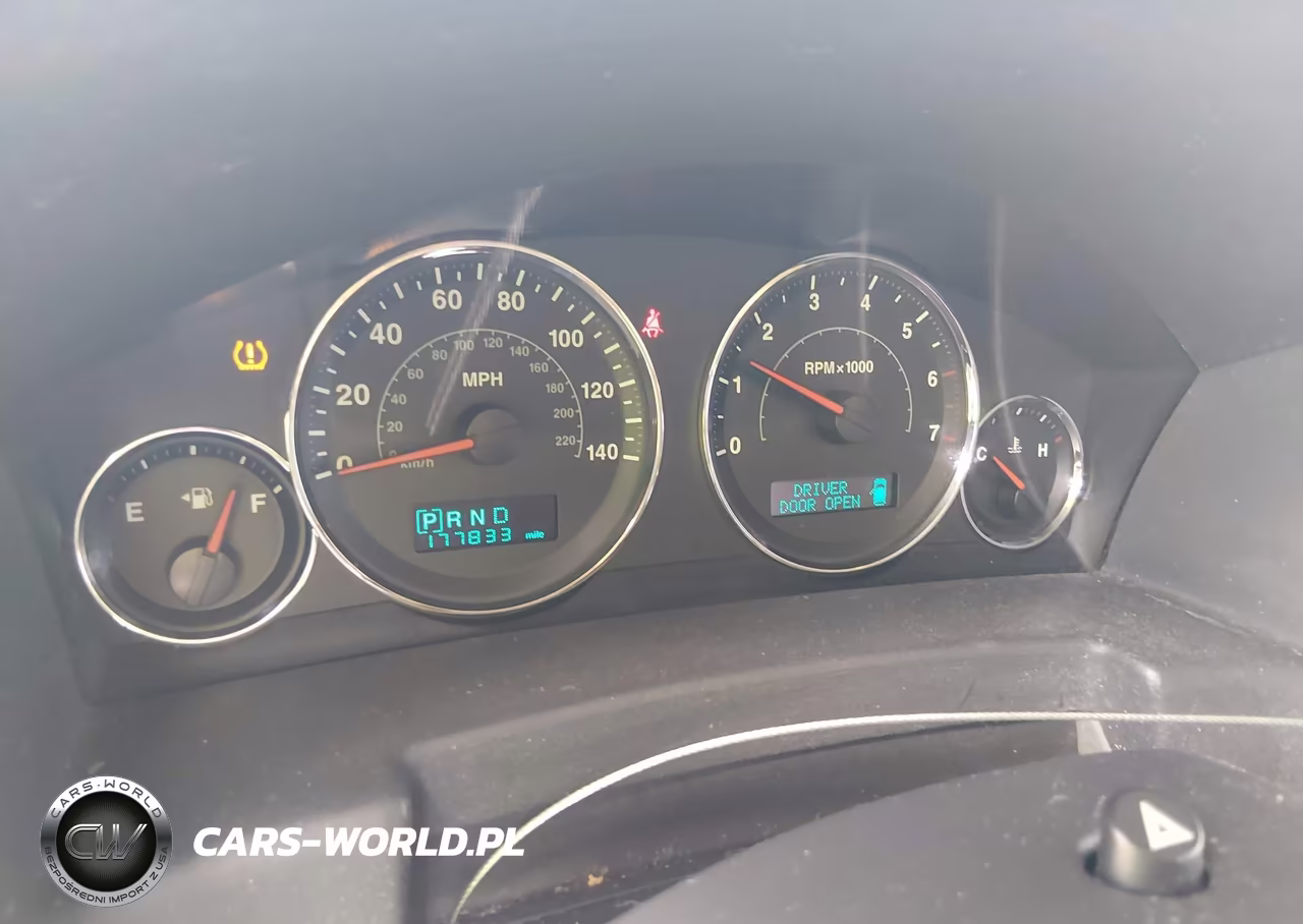 2007 Jeep Commander Sport VIN:1J8HH48K77C699718 - 7