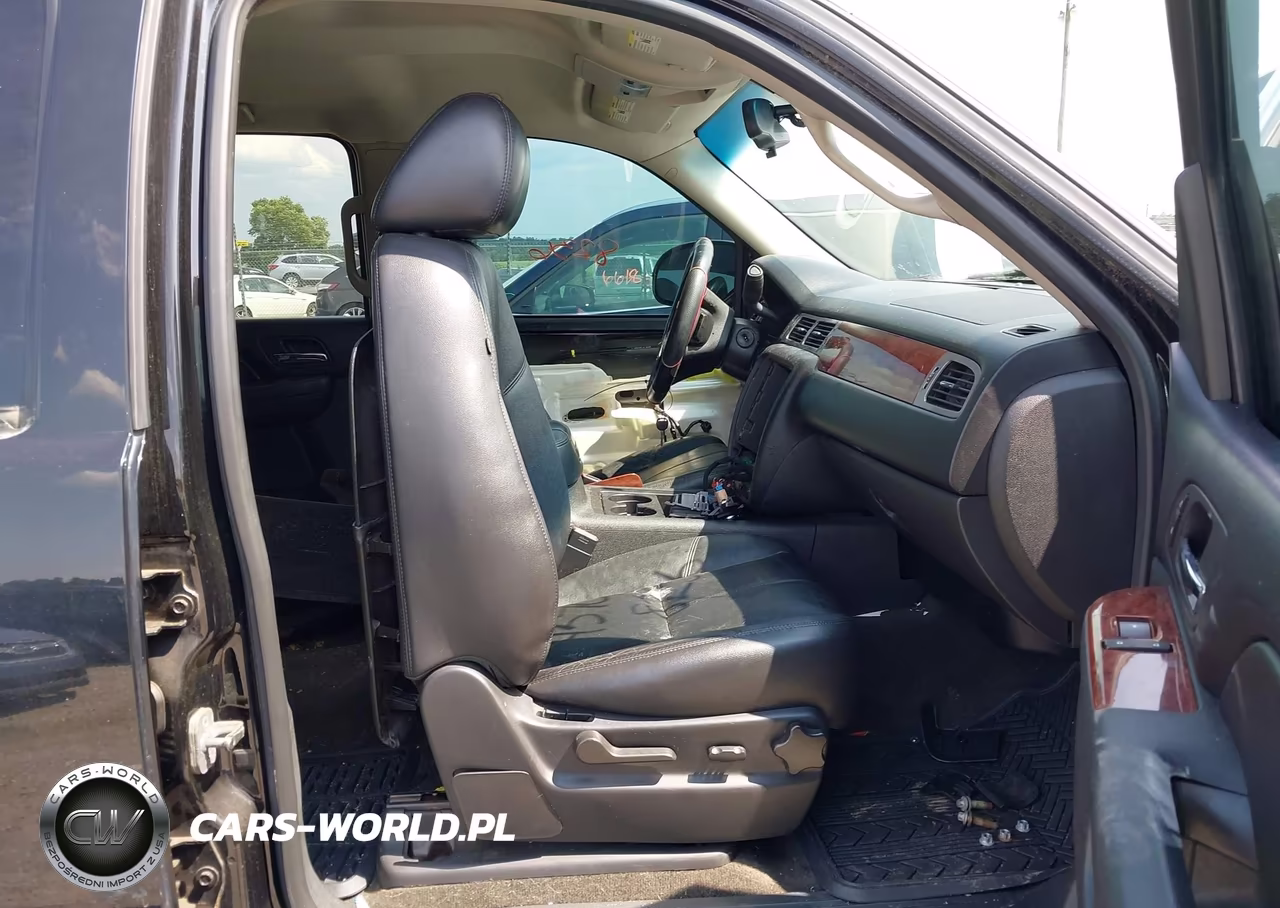 2013 Chevrolet Suburban Lt VIN:1GNSKJE79DR291928 - 5