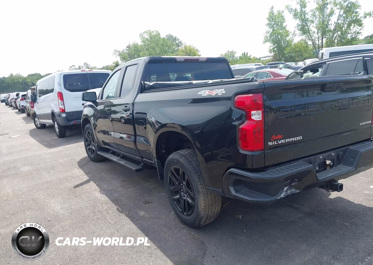 2023 Chevrolet Silverado 1500 4Wd Standard Bed Custom VIN:1GCRDBEK7PZ249547 - 3