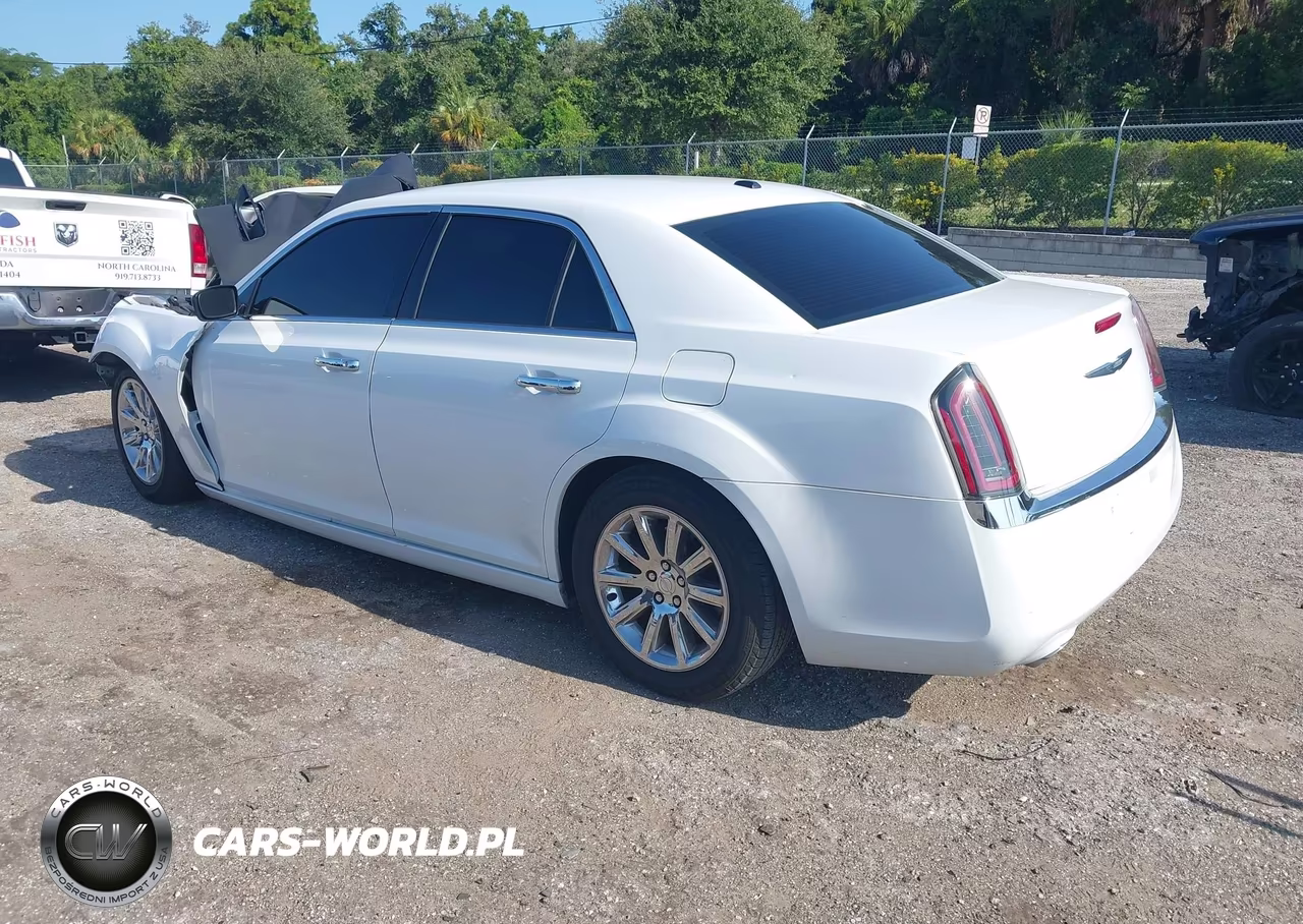 2014 Chrysler 300C VIN:2C3CCAETXEH126340 - 3
