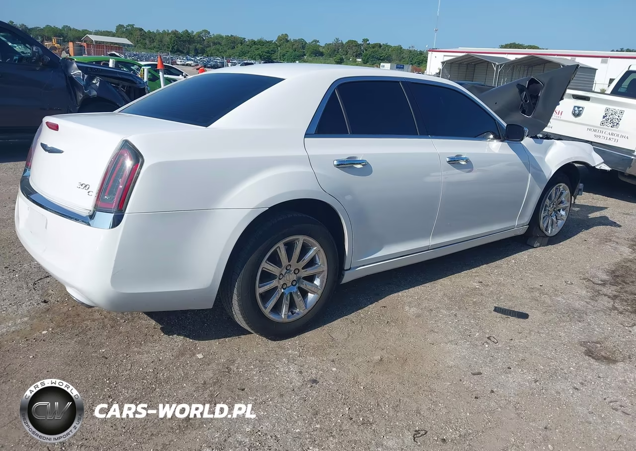 2014 Chrysler 300C VIN:2C3CCAETXEH126340 - 4
