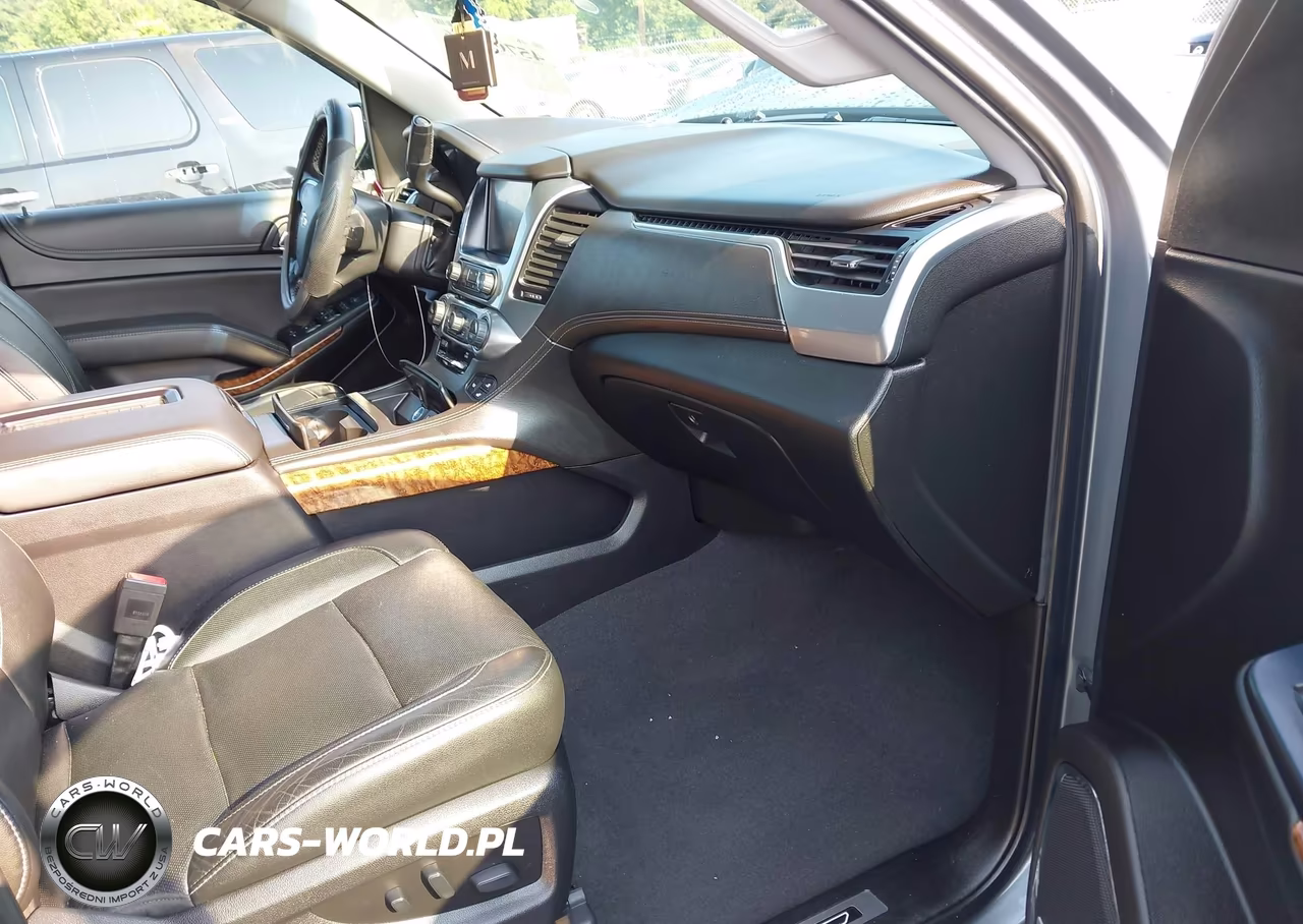 2019 Chevrolet Tahoe Premier VIN:1GNSKCKC3KR400653 - 5