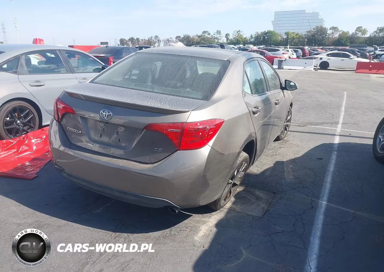 2018 Toyota Corolla Se VIN:5YFBURHE1JP747616 - 4