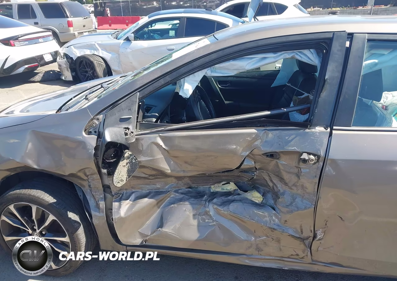2018 Toyota Corolla Se VIN:5YFBURHE1JP747616 - 6