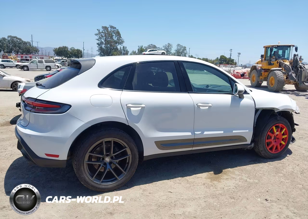 2023 Porsche Macan T VIN:WP1AA2A59PLB16411 - 13