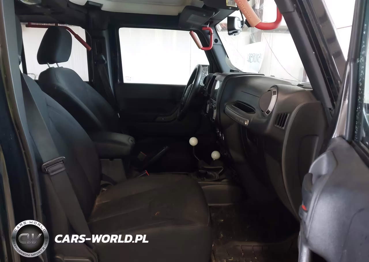 2016 Jeep Wrangler Unlimited Sport VIN:1C4BJWDG3GL181295 - 5
