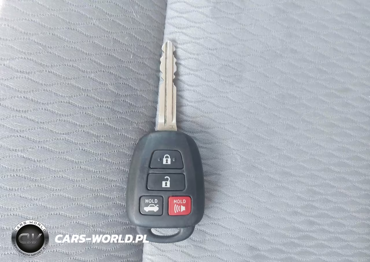 2018 Toyota Corolla Le VIN:2T1BURHE8JC024796 - 11
