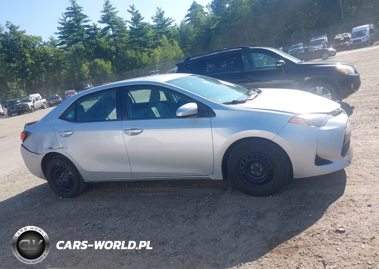 2018 Toyota Corolla Le VIN:2T1BURHE8JC024796 - 13