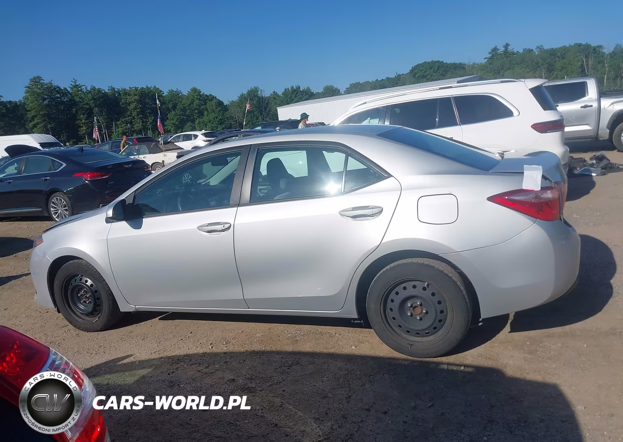 2018 Toyota Corolla Le VIN:2T1BURHE8JC024796 - 14
