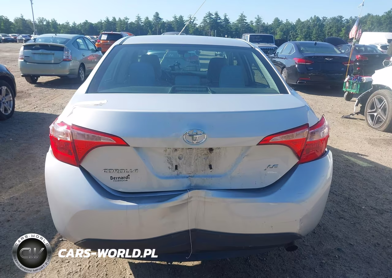 2018 Toyota Corolla Le VIN:2T1BURHE8JC024796 - 6