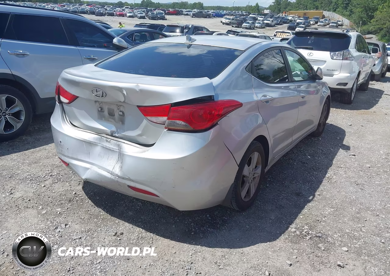 2013 Hyundai Elantra Gls VIN:KMHDH4AE2DU757214 - 4