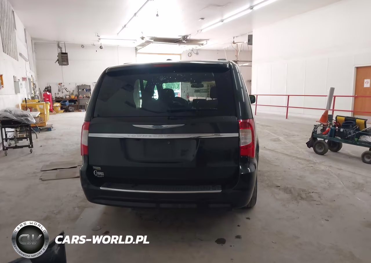 2016 Chrysler Town & Country Touring VIN:2C4RC1BGXGR213648 - 17