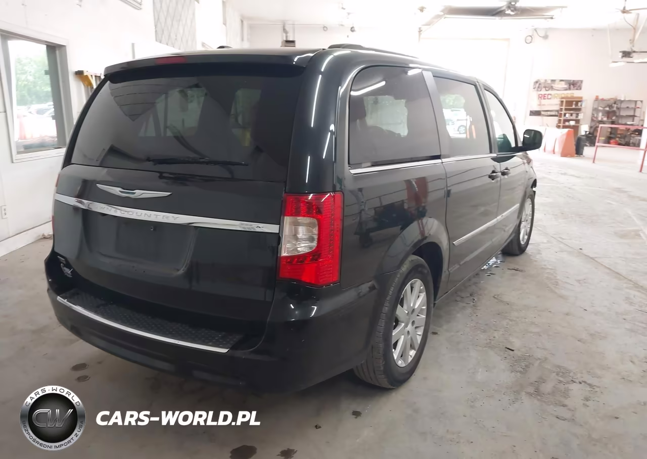 2016 Chrysler Town & Country Touring VIN:2C4RC1BGXGR213648 - 4
