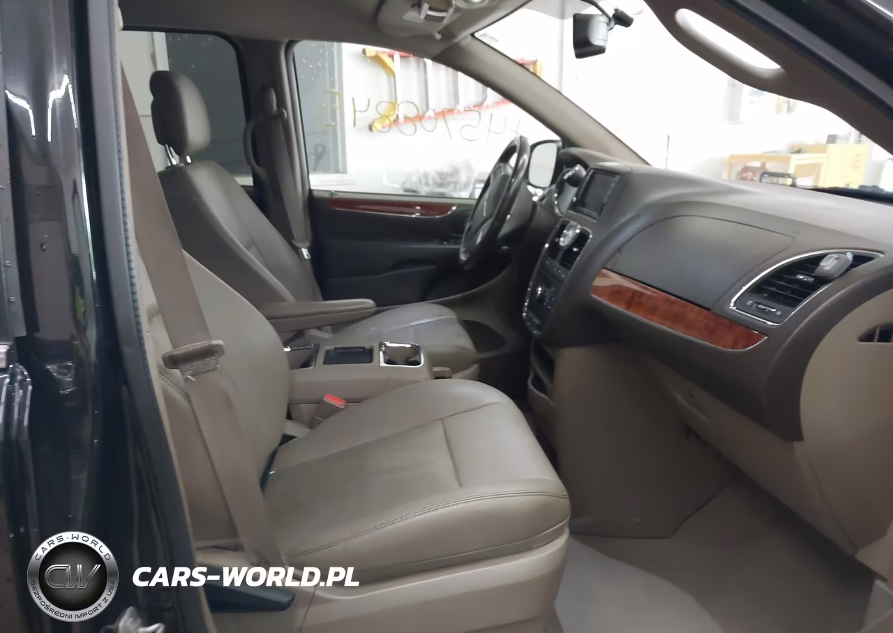 2016 Chrysler Town & Country Touring VIN:2C4RC1BGXGR213648 - 5
