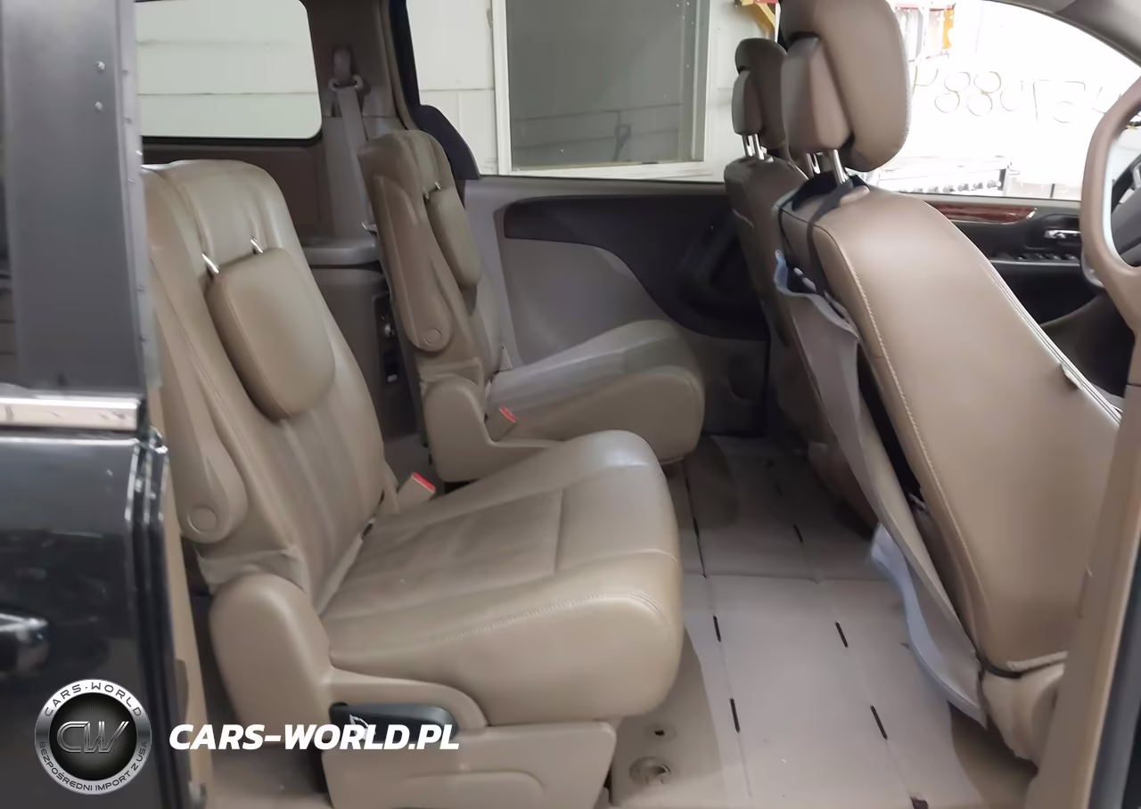 2016 Chrysler Town & Country Touring VIN:2C4RC1BGXGR213648 - 8
