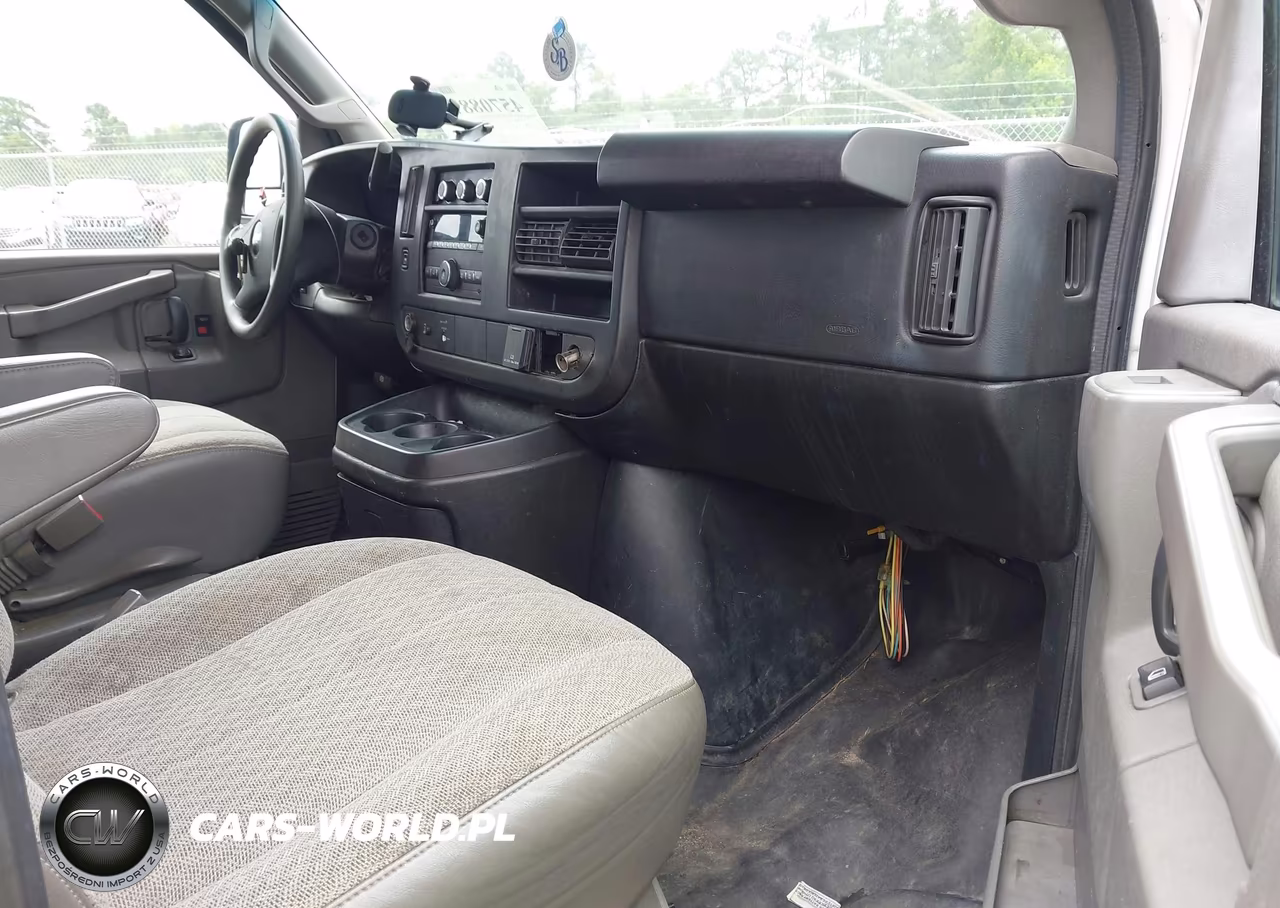2017 Chevrolet Express 3500 Work Van VIN:1GCZGGFF7H1116339 - 5