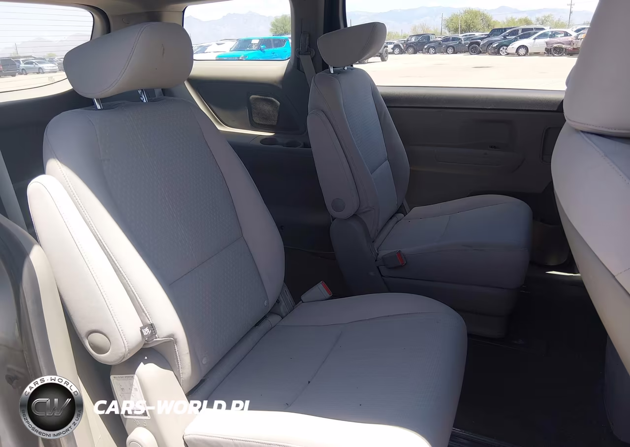 2018 Kia Sedona L VIN:KNDMA5C10J6404902 - 8