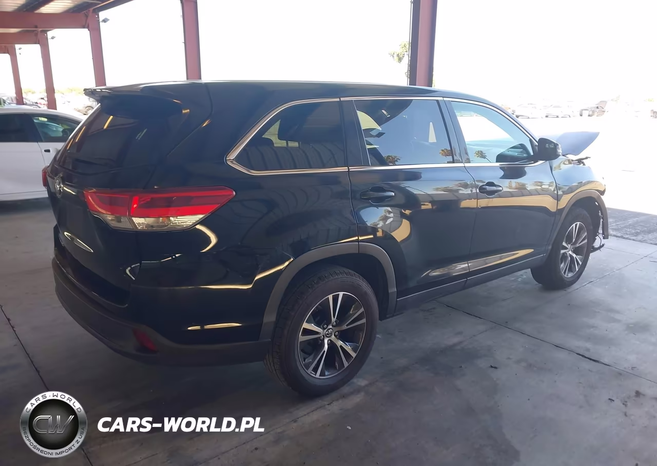 2019 Toyota Highlander Le VIN:5TDZZRFH5KS311504 - 4