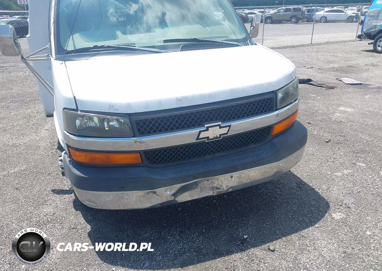 2004 Chevrolet Express Cutaway Base W-C7L-C7N VIN:1GBJG31U641170743 - 11