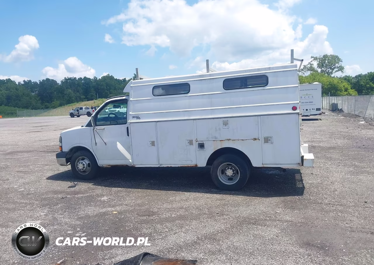 2004 Chevrolet Express Cutaway Base W-C7L-C7N VIN:1GBJG31U641170743 - 14