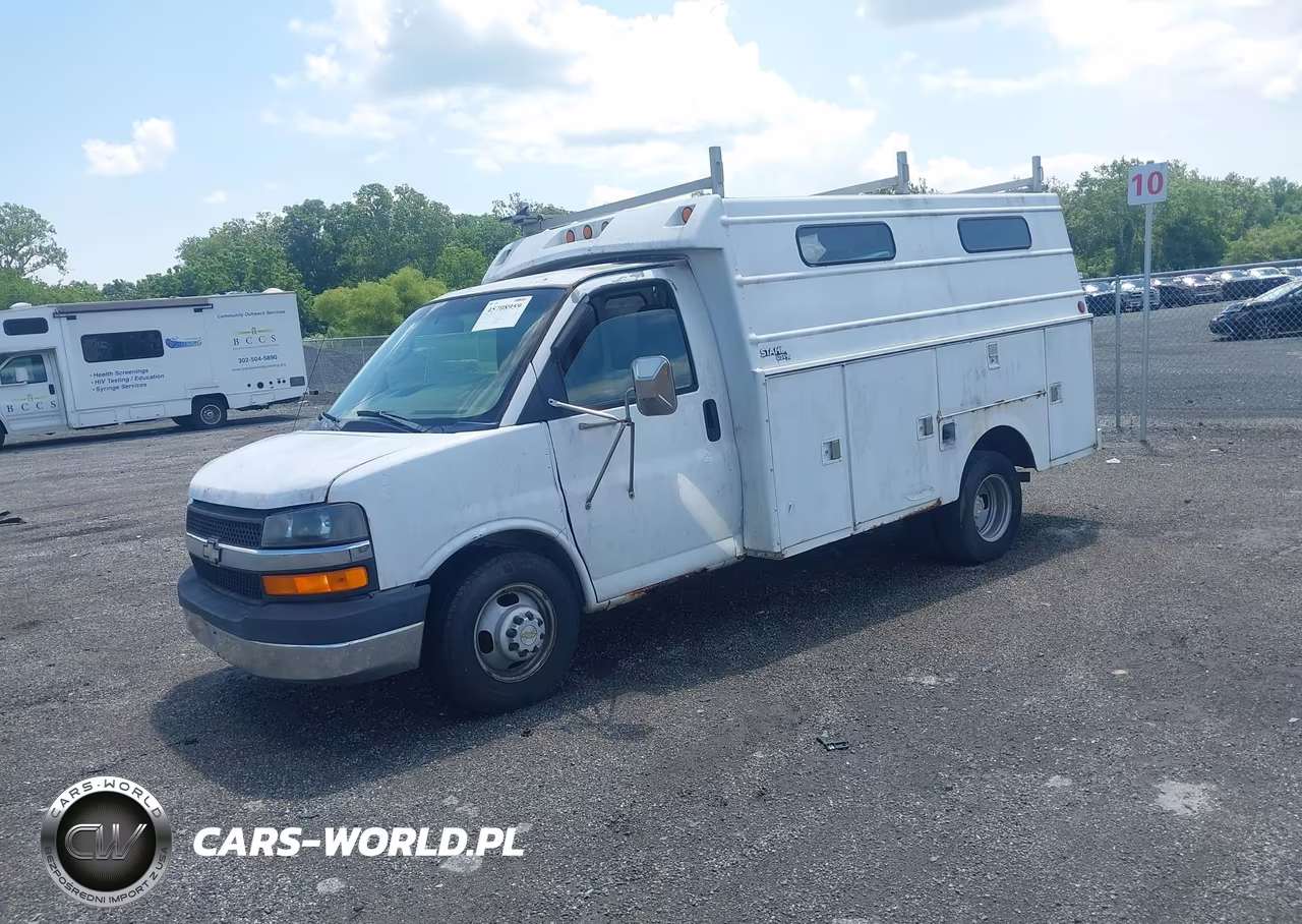2004 Chevrolet Express Cutaway Base W-C7L-C7N VIN:1GBJG31U641170743 - 2