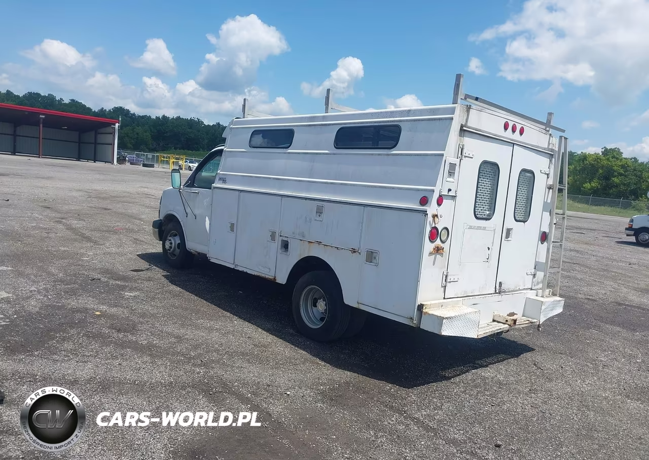 2004 Chevrolet Express Cutaway Base W-C7L-C7N VIN:1GBJG31U641170743 - 3
