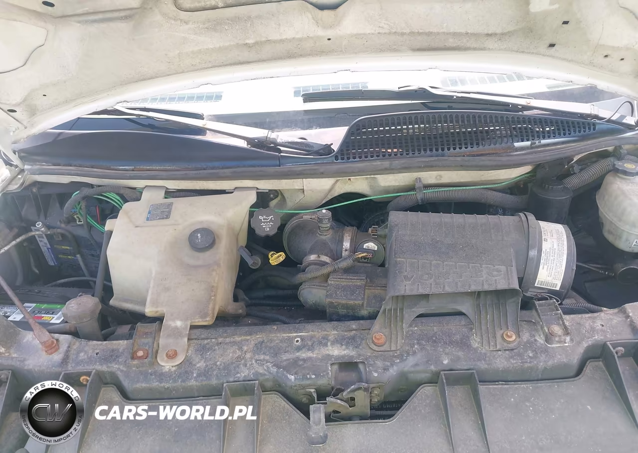 2004 Chevrolet Express Cutaway Base W-C7L-C7N VIN:1GBJG31U641170743 - 9