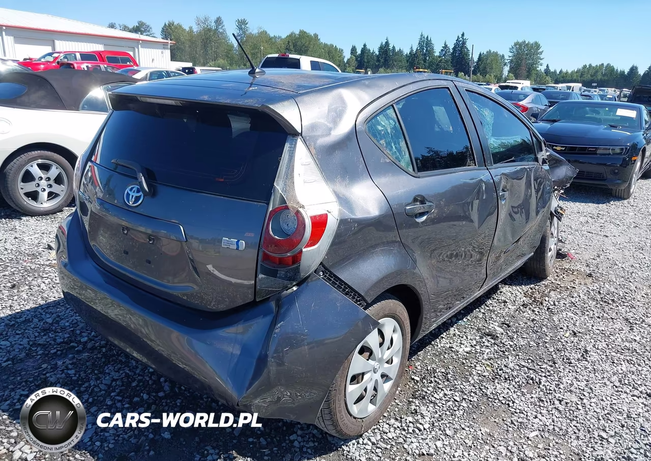 2014 Toyota Prius C Two VIN:JTDKDTB37E1558287 - 4