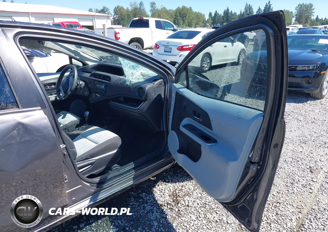 2014 Toyota Prius C Two VIN:JTDKDTB37E1558287 - 5
