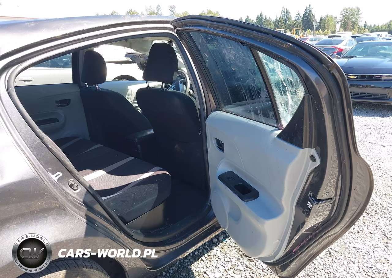 2014 Toyota Prius C Two VIN:JTDKDTB37E1558287 - 8