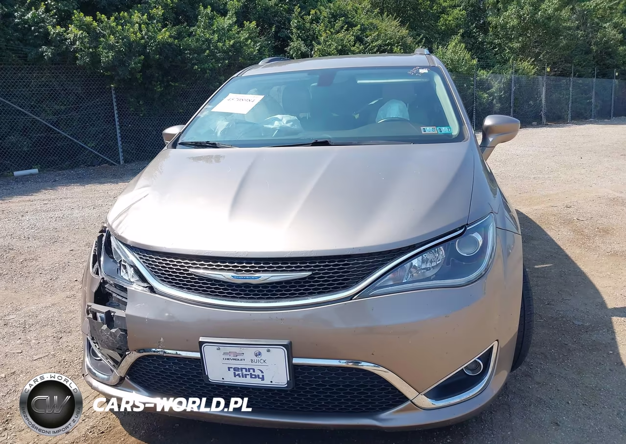 2018 Chrysler Pacifica Touring L VIN:2C4RC1BG4JR237337 - 13