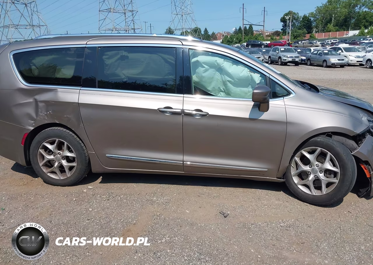 2018 Chrysler Pacifica Touring L VIN:2C4RC1BG4JR237337 - 14