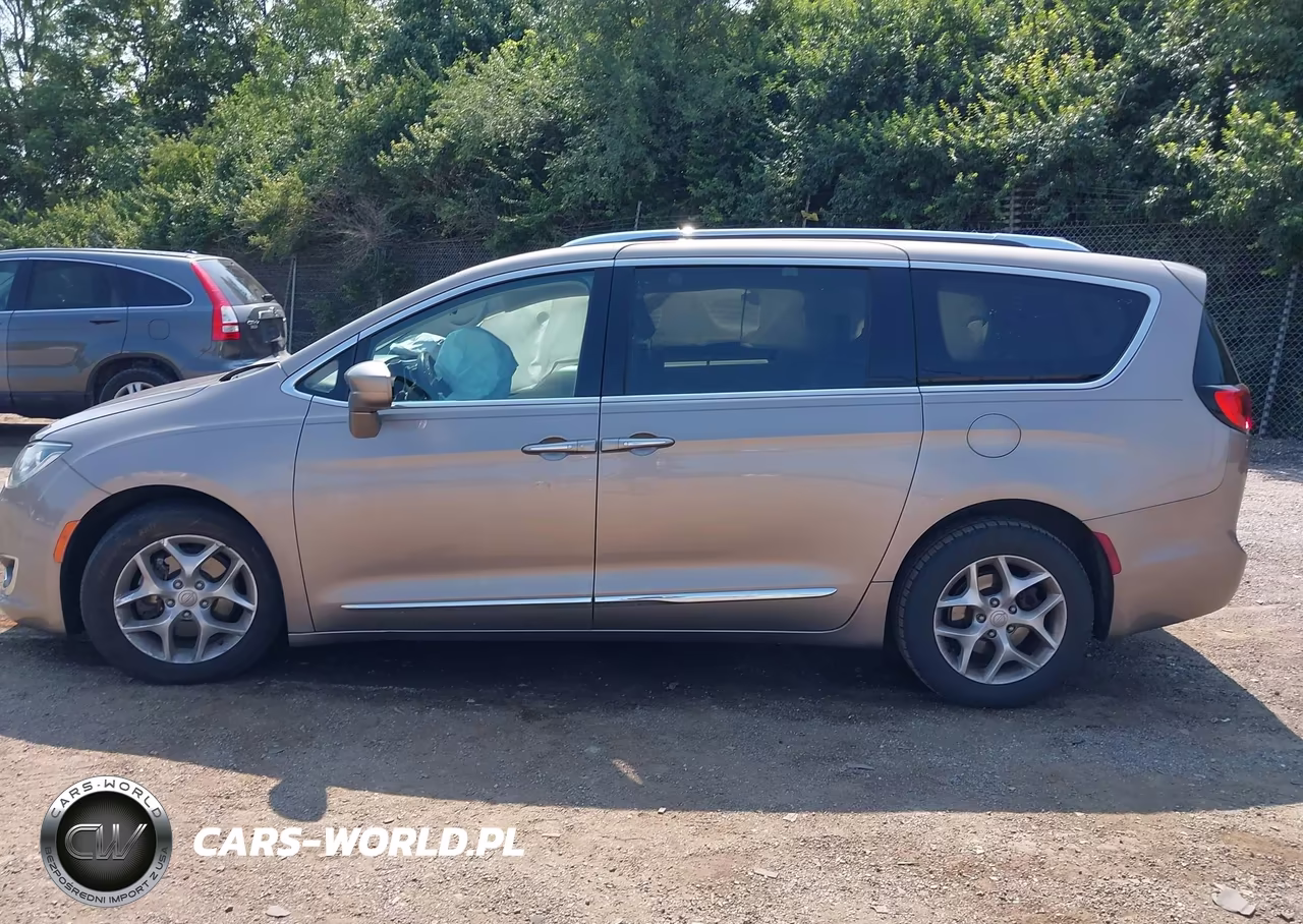 2018 Chrysler Pacifica Touring L VIN:2C4RC1BG4JR237337 - 15