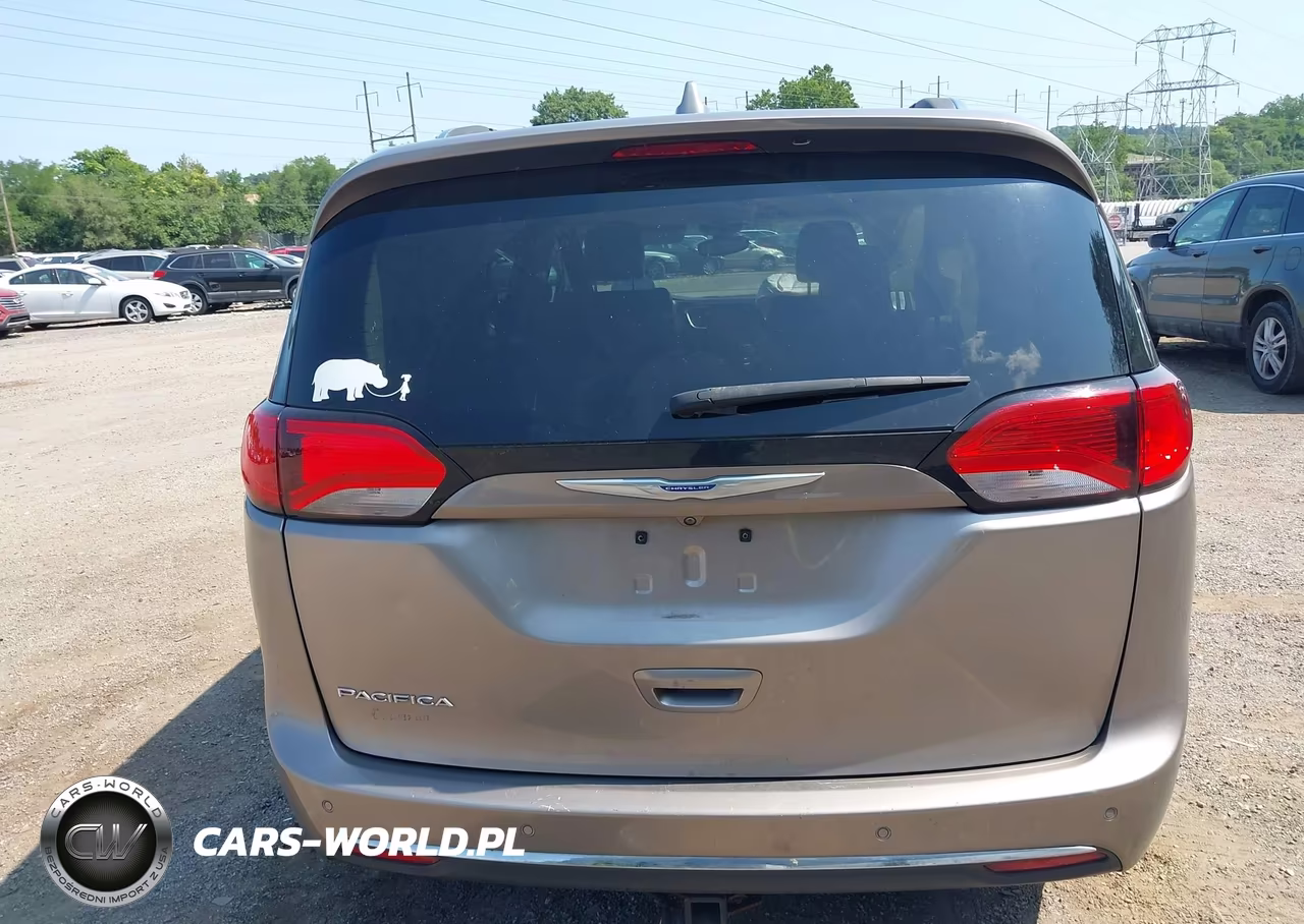 2018 Chrysler Pacifica Touring L VIN:2C4RC1BG4JR237337 - 17