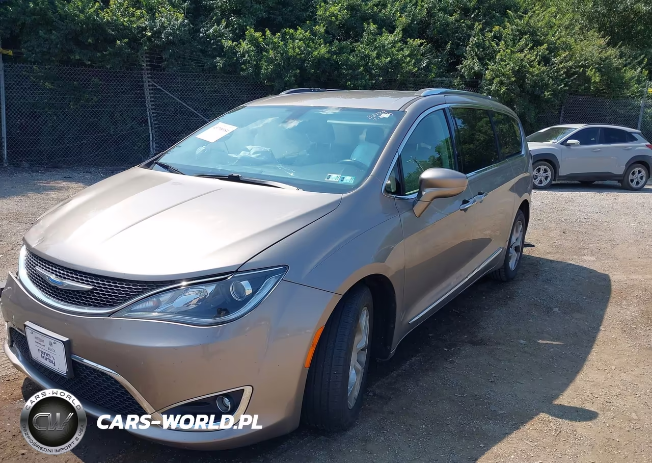 2018 Chrysler Pacifica Touring L VIN:2C4RC1BG4JR237337 - 2