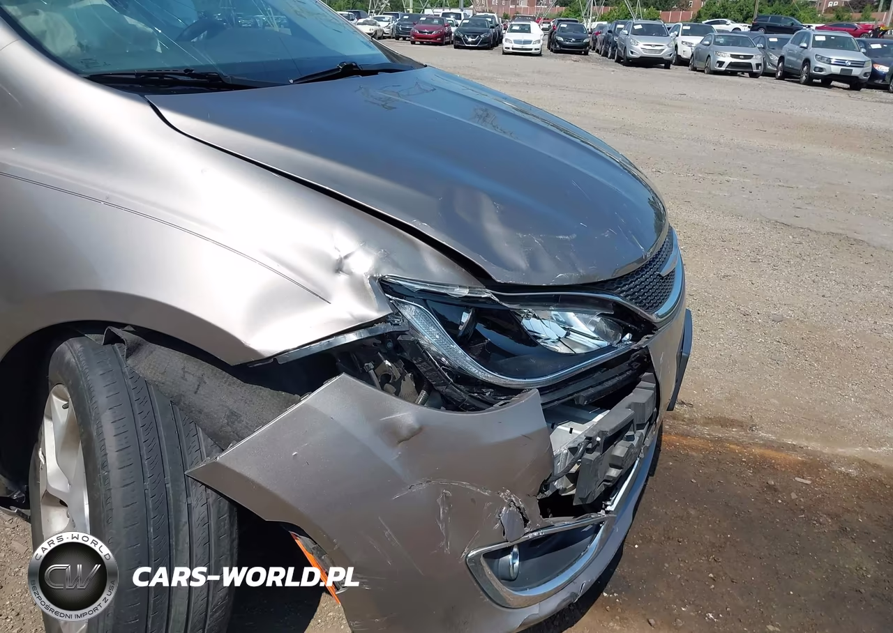 2018 Chrysler Pacifica Touring L VIN:2C4RC1BG4JR237337 - 6