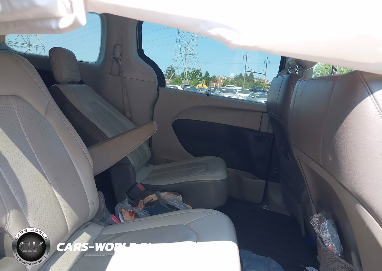 2018 Chrysler Pacifica Touring L VIN:2C4RC1BG4JR237337 - 8