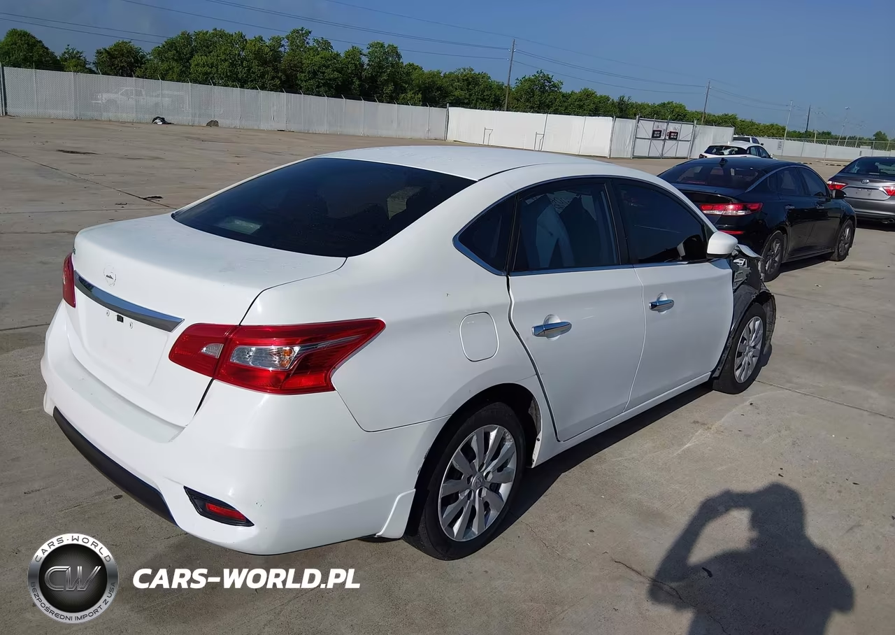 2018 Nissan Sentra S VIN:3N1AB7AP7JY281713 - 4