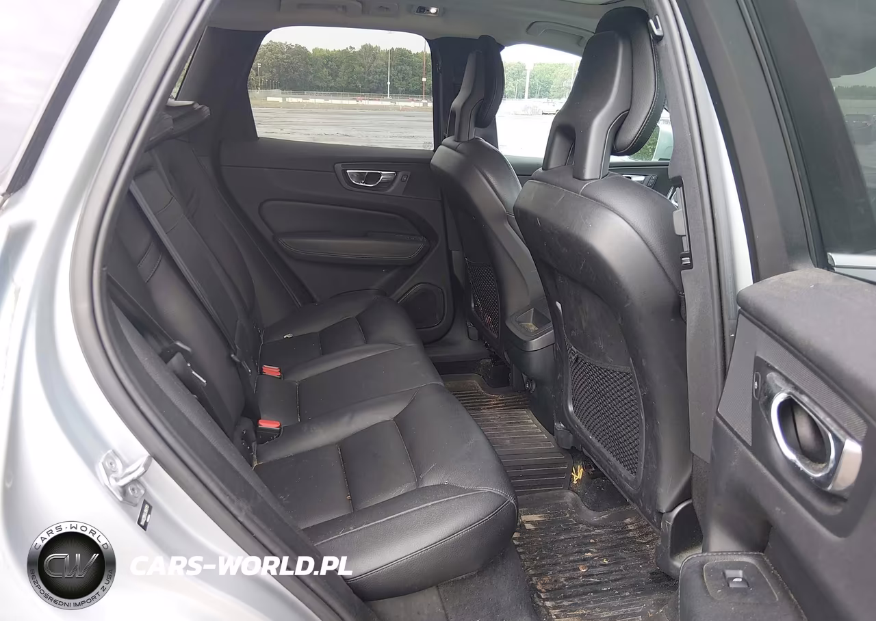 2018 Volvo Xc60 T6 Momentum VIN:YV4A22RK6J1045113 - 8