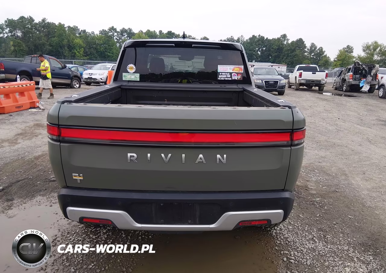 2022 Rivian R1T Launch Edition VIN:7FCTGAAL1NN001122 - 17