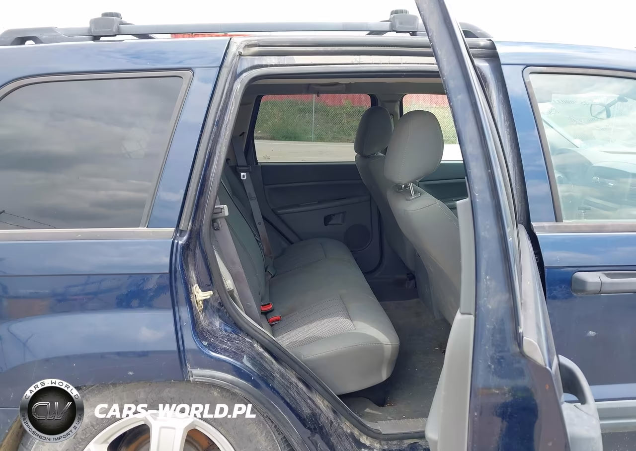2005 Jeep Grand Cherokee Laredo VIN:1J4GR48K75C718100 - 8