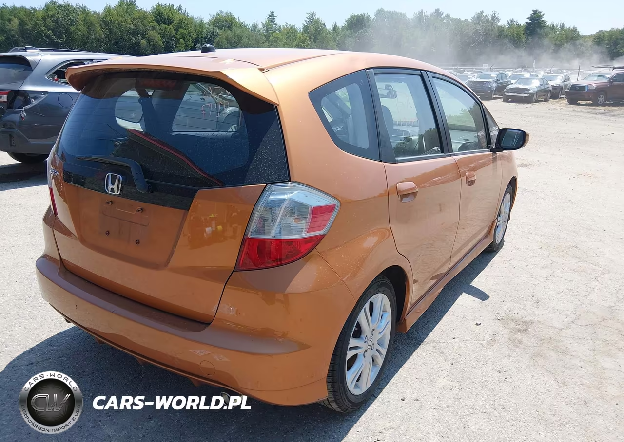 2011 Honda Fit Sport VIN:JHMGE8G56BS011137 - 14